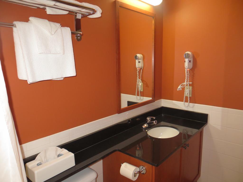 Hotel St-Bernard Saint-Bernard-de-Lacolle Chambre photo