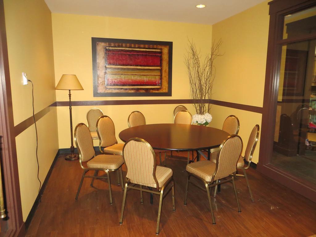 Hotel St-Bernard Saint-Bernard-de-Lacolle Extérieur photo