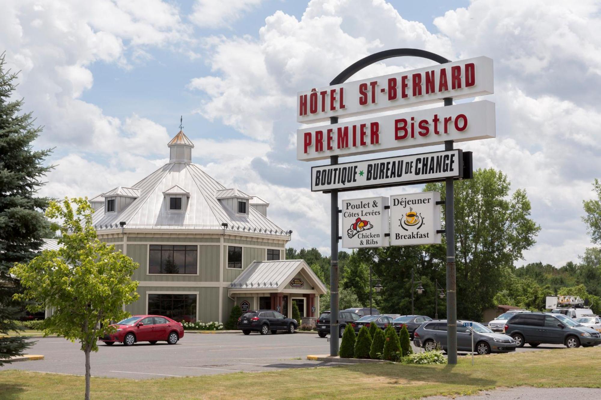 Hotel St-Bernard Saint-Bernard-de-Lacolle Extérieur photo