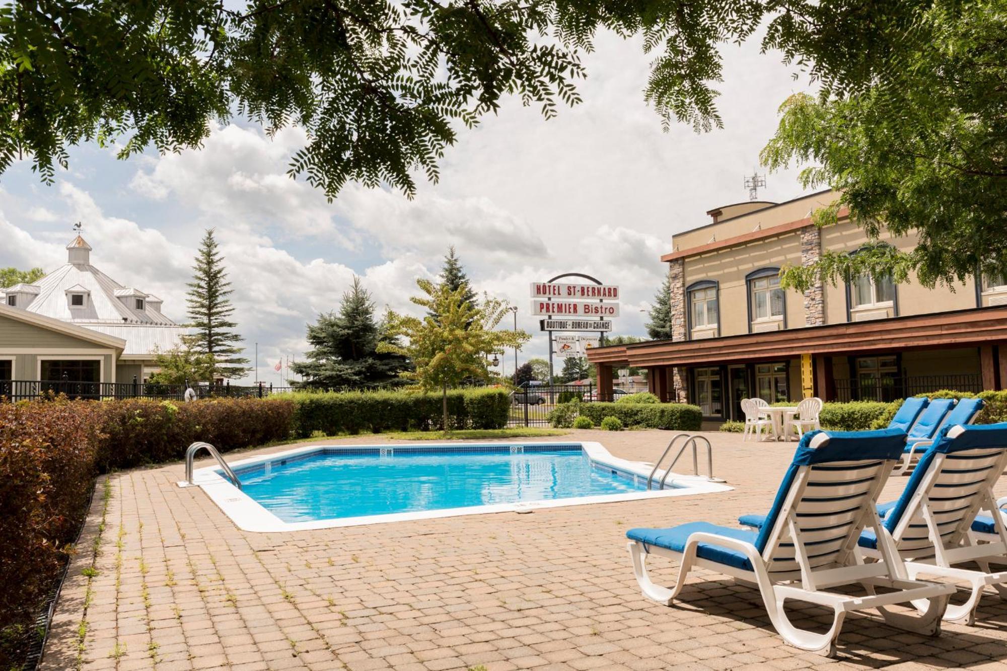 Hotel St-Bernard Saint-Bernard-de-Lacolle Extérieur photo