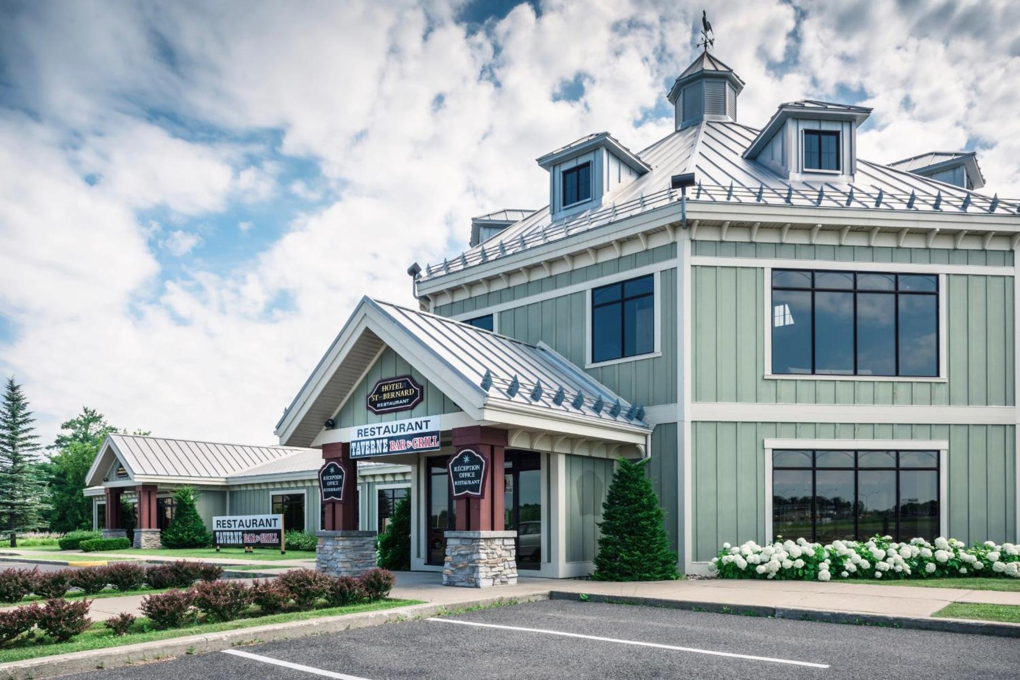 Hotel St-Bernard Saint-Bernard-de-Lacolle Extérieur photo