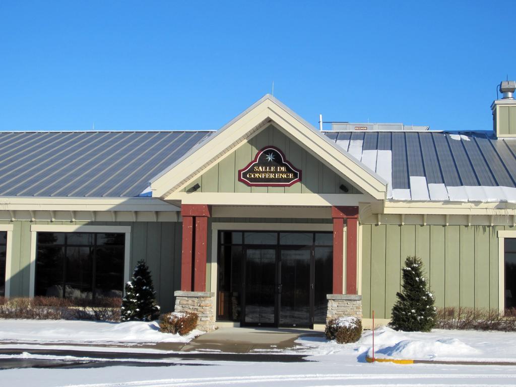 Hotel St-Bernard Saint-Bernard-de-Lacolle Extérieur photo